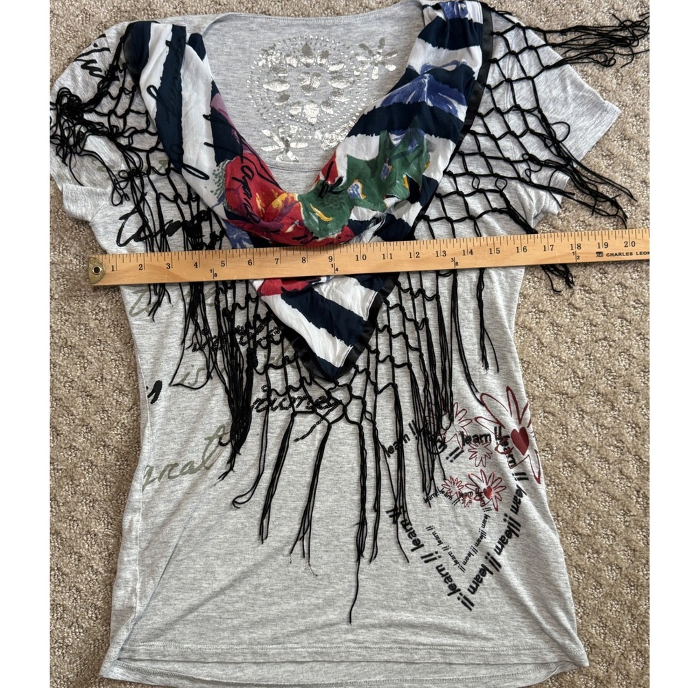 Desigual Scarf Fringe Top Women M Gray Floral Graphic Short Sleeve Excellent - Picture 6 of 10